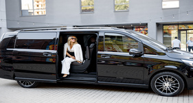 Top-rated van taxi for DIA airport in Evergreen, CO